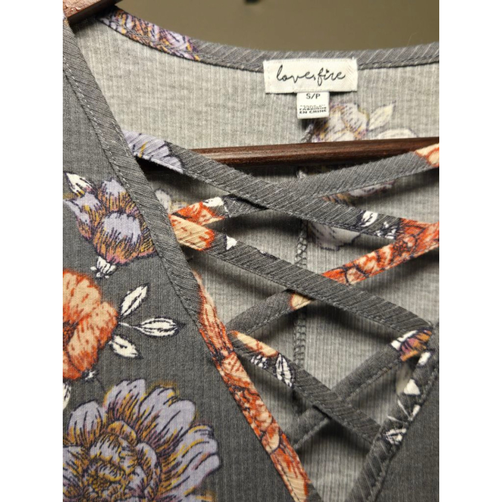 Women's Love Fire Gray Floral Ribbed Mini Dress SP - Picture 5 of 5
